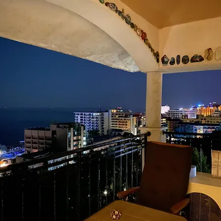 アパート Spacious Seaview Apartments, 100m To The