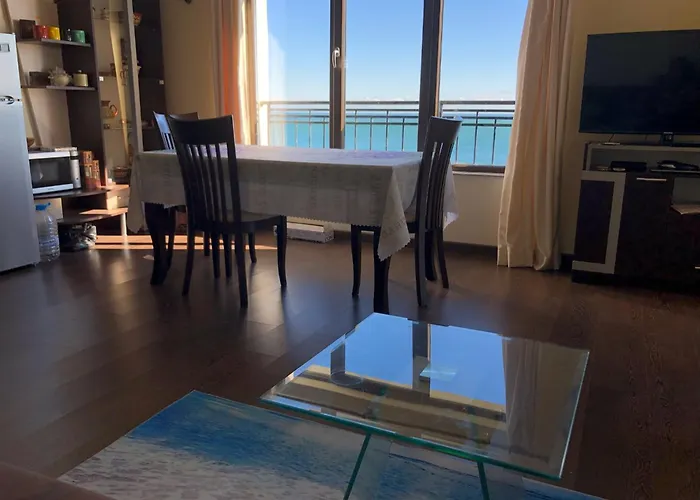 Spacious Seaview Apartments, 100m To The Apartamento